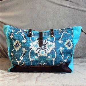 Myra Vivacious Weekender Bag